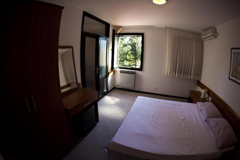 Standard Double or Twin Room image 3