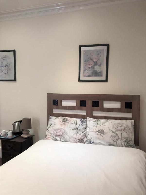 Double Room Ensuite  image 3