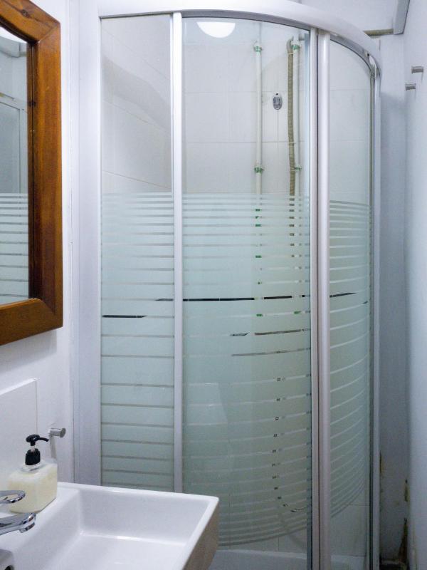 Budget Single Room image 4