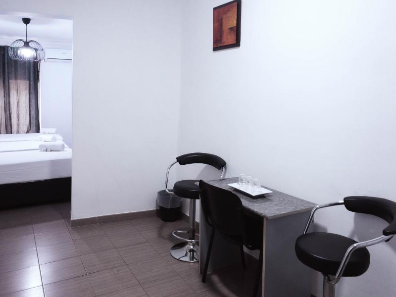 Triple Room with Balcony image 4