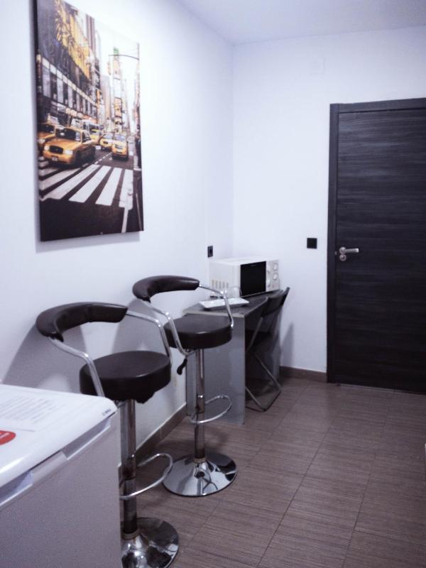 Triple Room with Balcony image 4