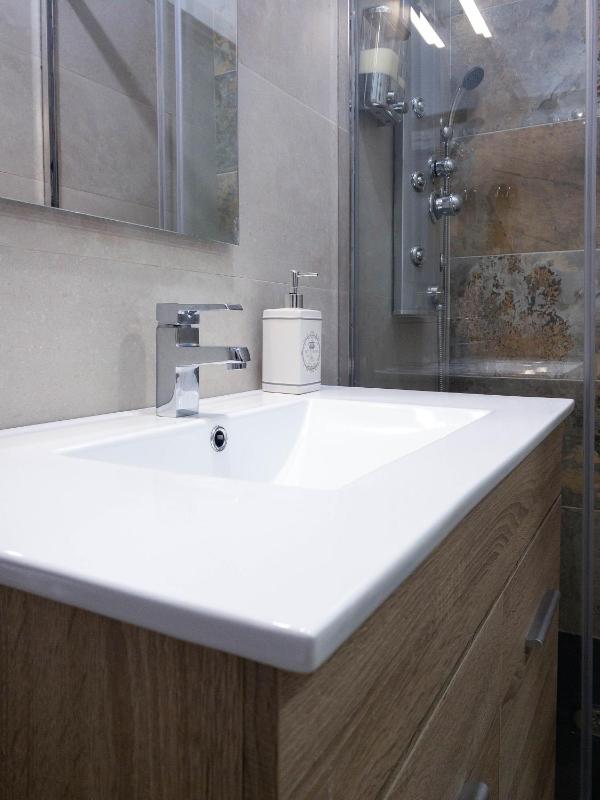 Deluxe Triple Room image 2