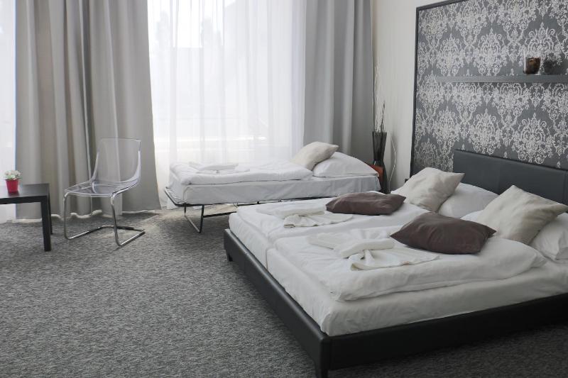 Quadruple Room image 3