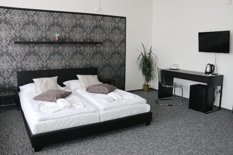 Quadruple Room image 1