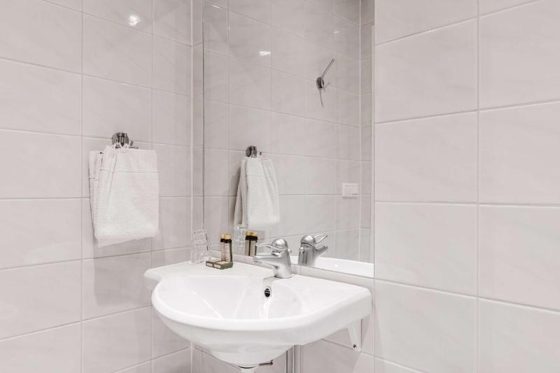 Standard Single Room image 4