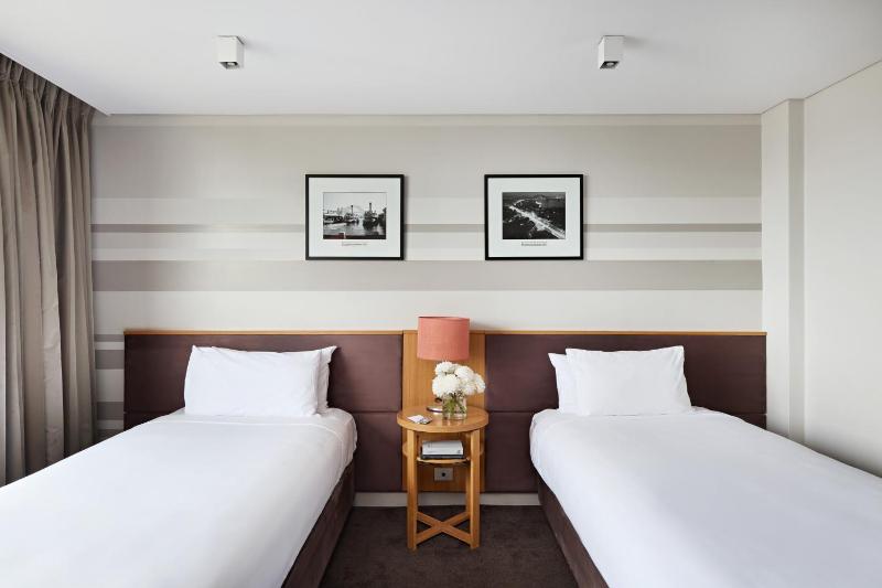 Harbour Bridge Twin Room image 3