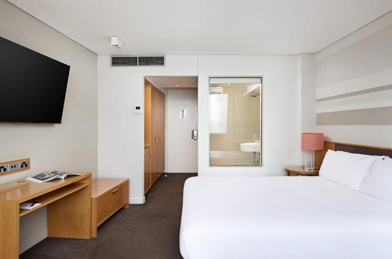 Superior Harbour Bridge King Room image 4