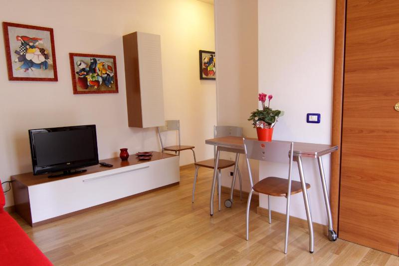 One-Bedroom Apartment with Balcony - Via Italo Simon image 4