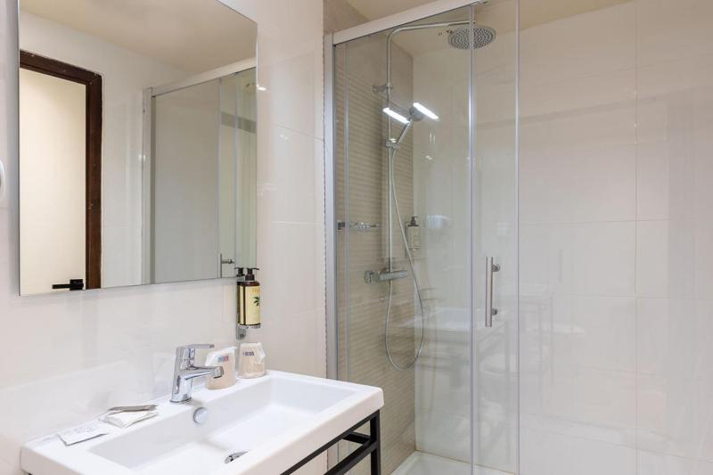 Family Suite with Balcony image 1
