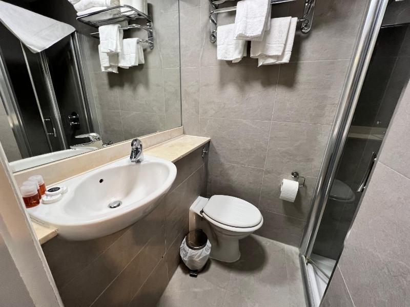 Double Room image 2