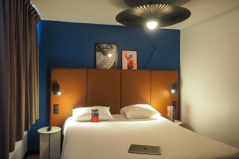 Standard Double Room image 3