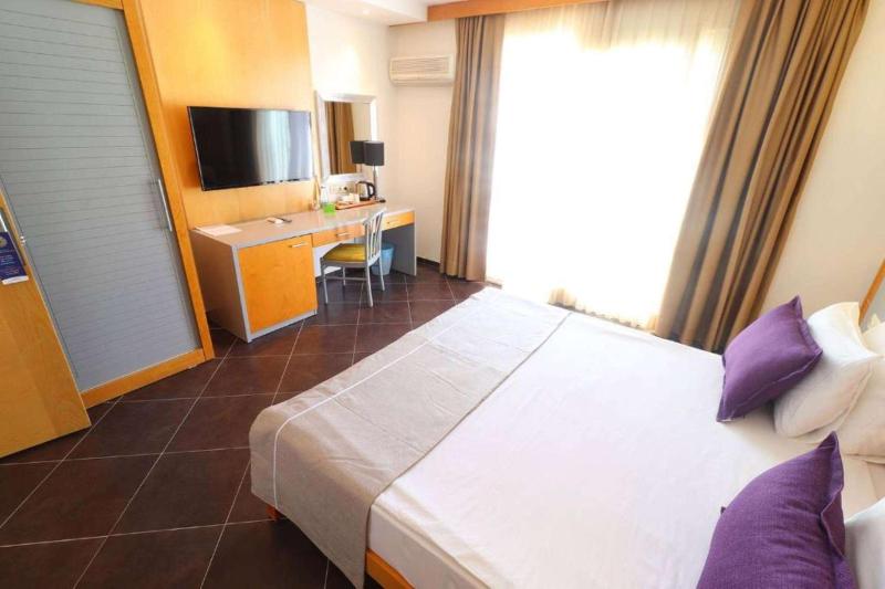 Club Room with Sea View image 4