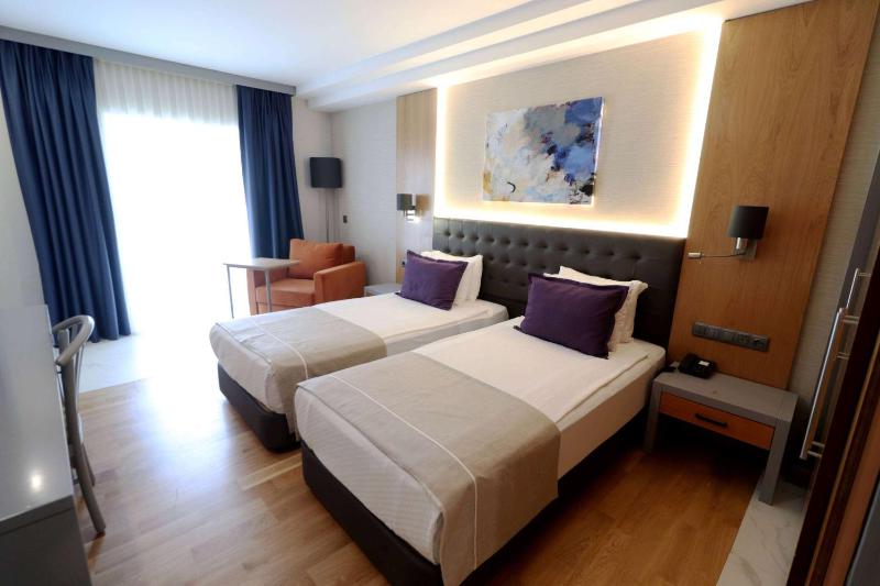 Triple Room - Mobility Accessible image 4