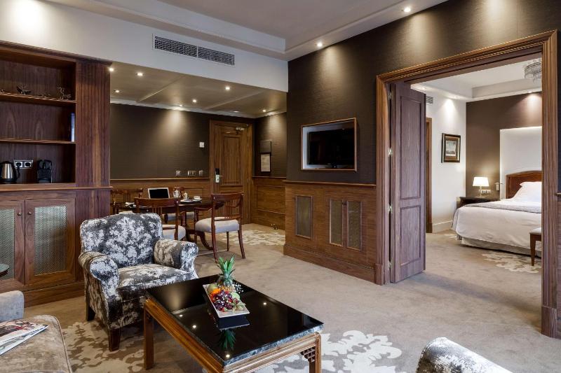 Suite - The Wellington Club  image 4