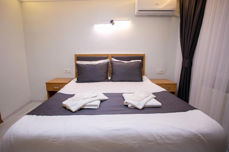 Large Double Room image 4