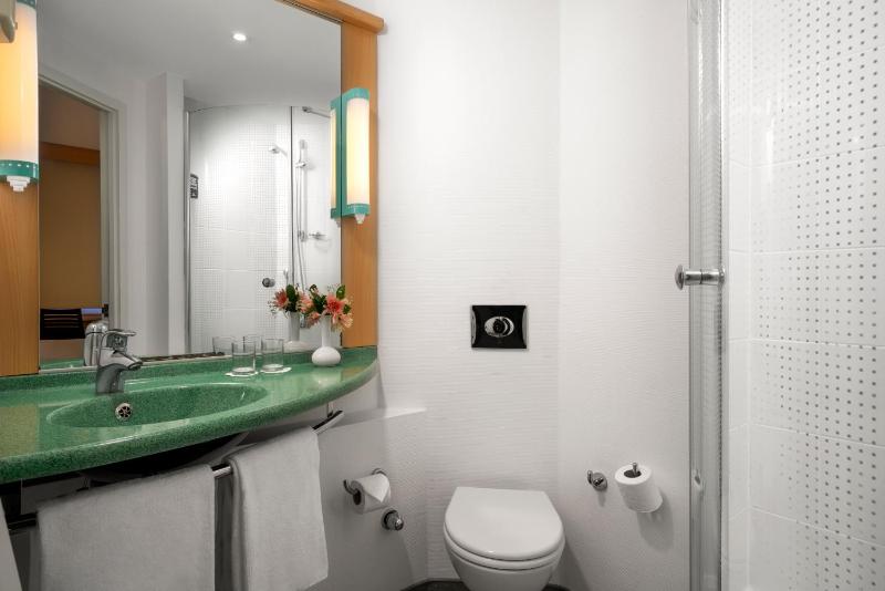 Standard Double Room image 4