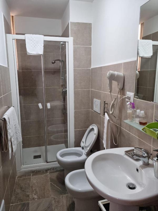 Double Room with Private Bathroom image 1