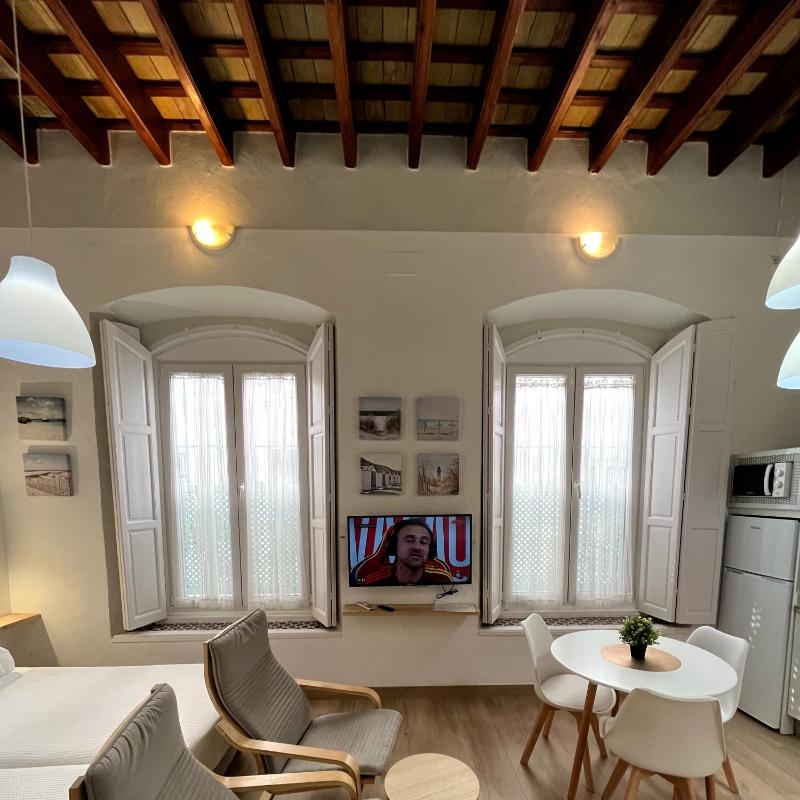 Deluxe Studio image 2