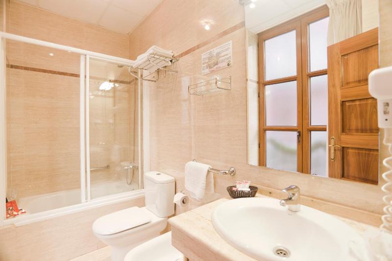 Matrimonial Double Room image 3