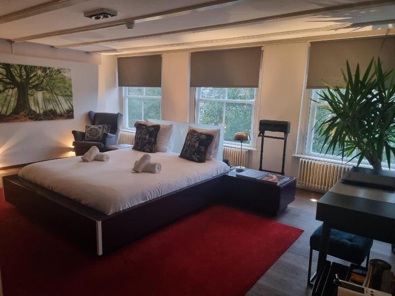 Deluxe Double Room with Bath image 3