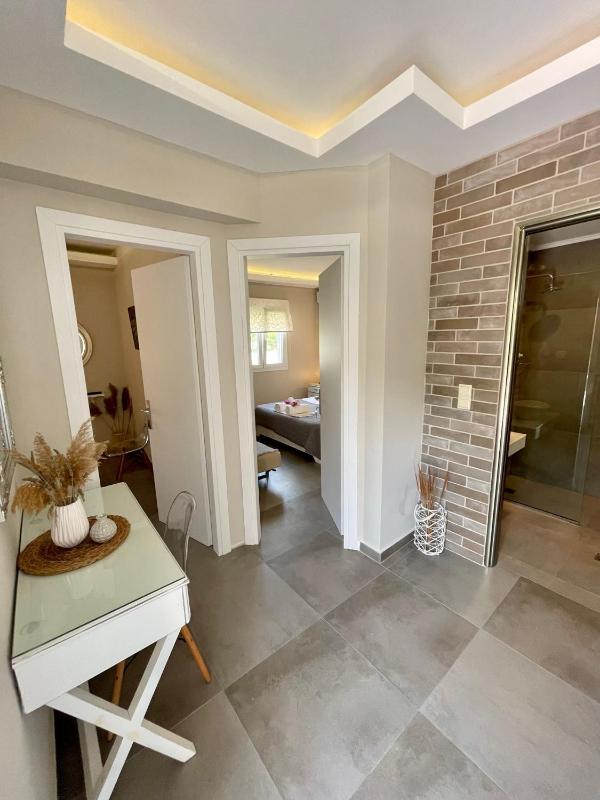 Two-Bedroom Deluxe Apartment image 3