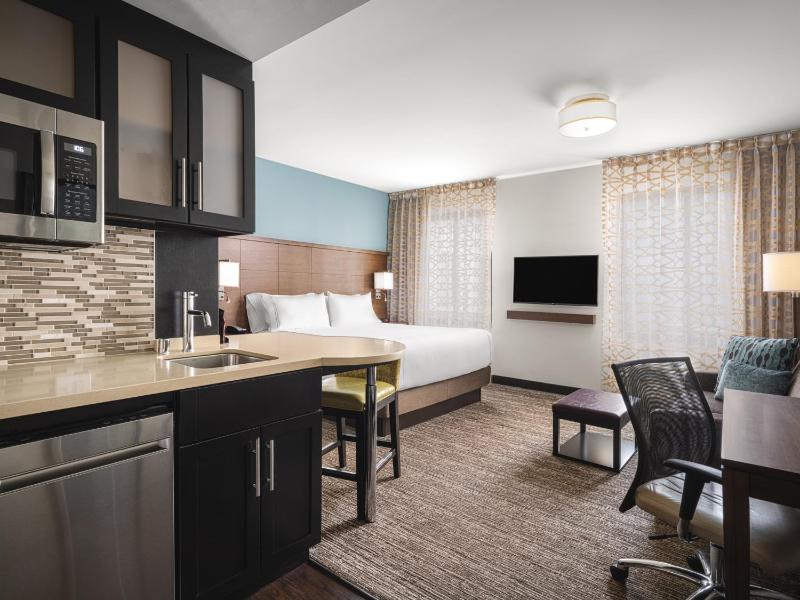 King Studio Suite image 4