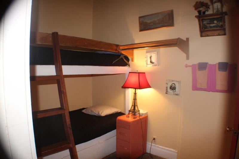 Deluxe Family Room image 3