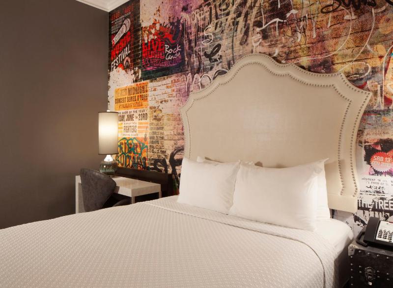 Standard Queen Room image 3