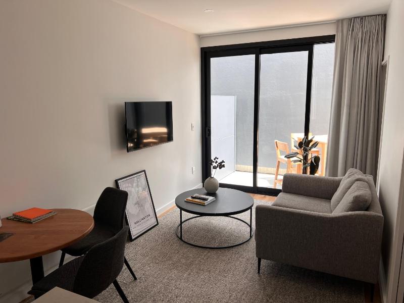 Stylish 2 bedrooms townhouse in central Wellington - image 5