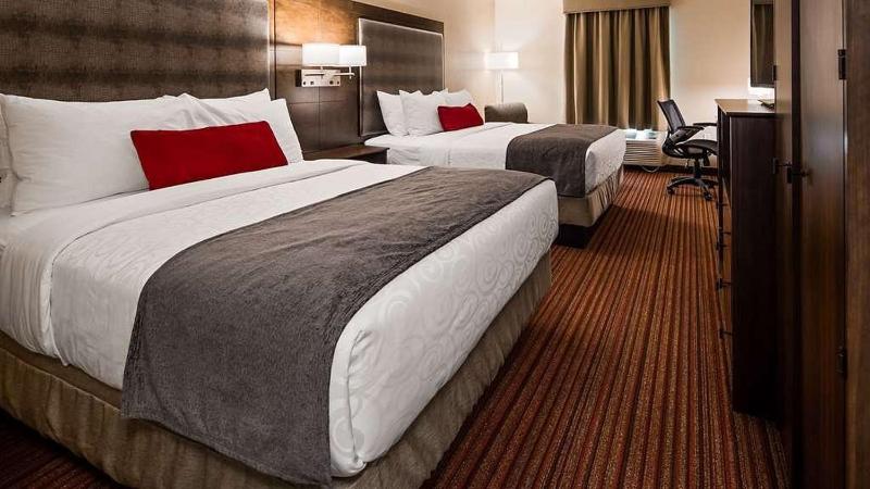2 QUEEN BEDS-NON SMOKING image 2