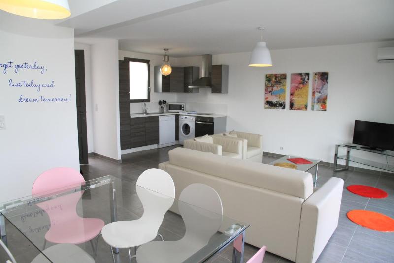 Two-Bedroom Apartment with Sea View image 1
