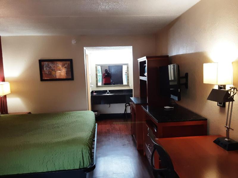 King Suite with Sofa Bed - Smoking image 2