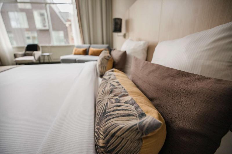 Superior King Room image 3