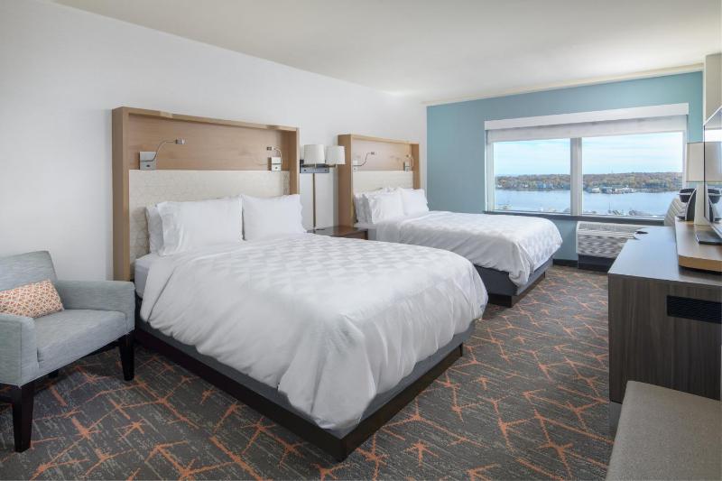 Premium Queen Room with Two Queen Beds and Ocean View image 2