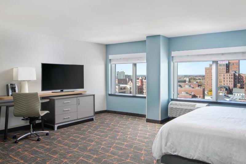 Premium Corner King Room with Sofa Bed image 2