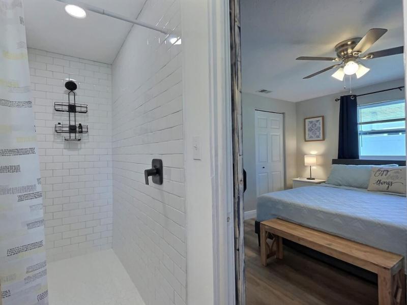 NEW Warm modern bliss just 10 minutes from Siesta Key beaches and downtown Sarasota - image 44