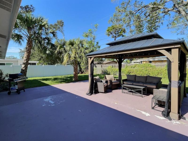 NEW Warm modern bliss just 10 minutes from Siesta Key beaches and downtown Sarasota - image 35