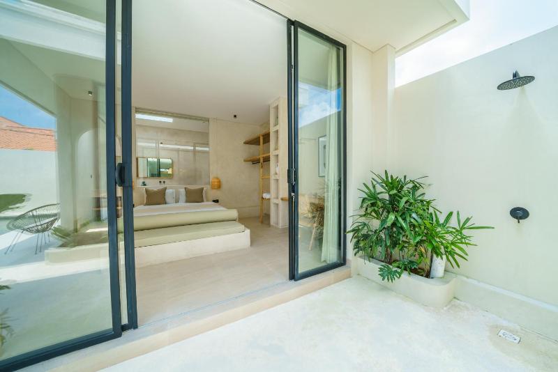 Villa Tilos - Stylish & Chic 2BR Mediterranean Villa in Canggu! - image 34
