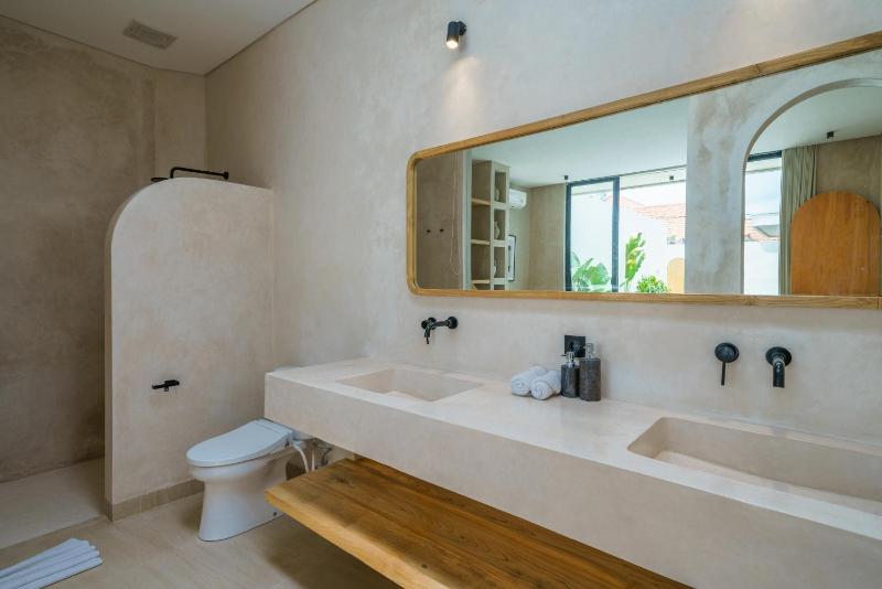 Villa Tilos - Stylish & Chic 2BR Mediterranean Villa in Canggu! - image 31