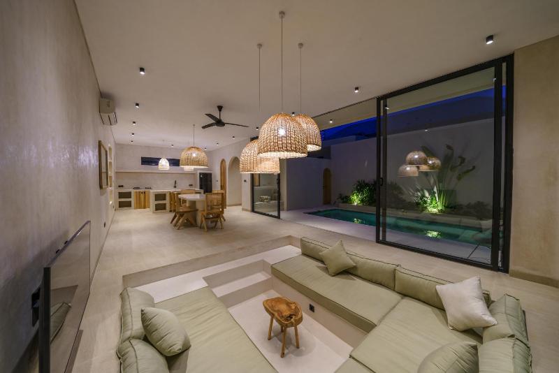 Villa Tilos - Stylish & Chic 2BR Mediterranean Villa in Canggu! - image 13
