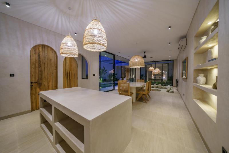 Villa Tilos - Stylish & Chic 2BR Mediterranean Villa in Canggu! - image 7