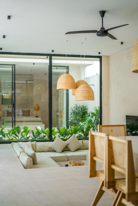 Villa Tilos - Stylish & Chic 2BR Mediterranean Villa in Canggu! - image 11