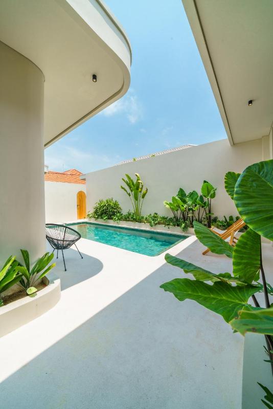 Villa Tilos - Stylish & Chic 2BR Mediterranean Villa in Canggu! - image 45