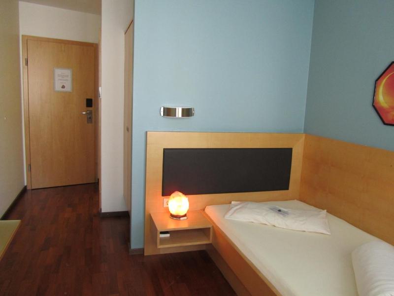 Single Room Comfort image 3
