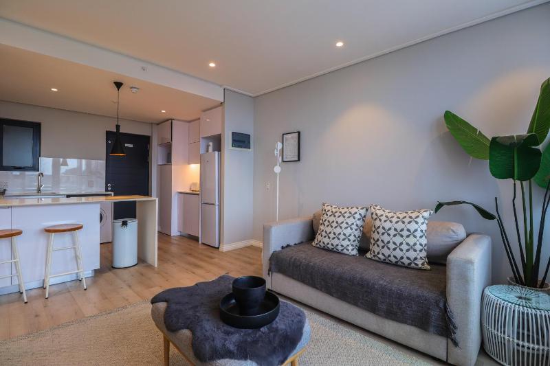 One-Bedroom Apartment image 2