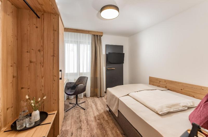 Single Room image 1