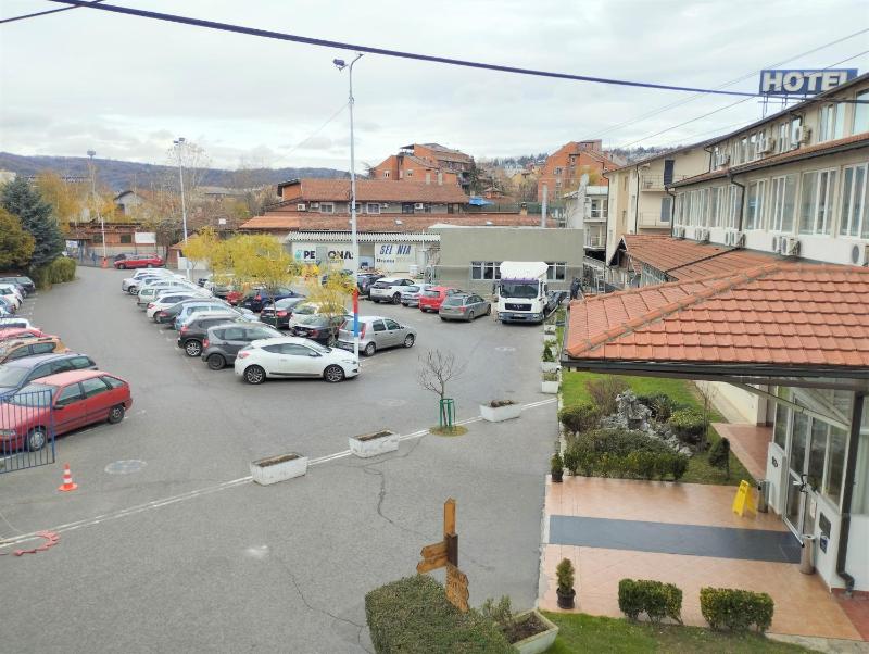 Double Room with Free Parking image 1