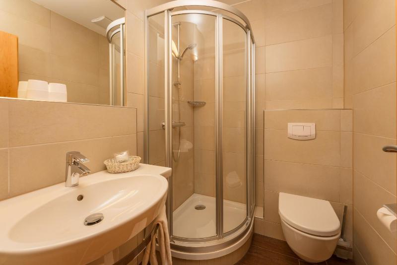 Double Room with Balcony image 2