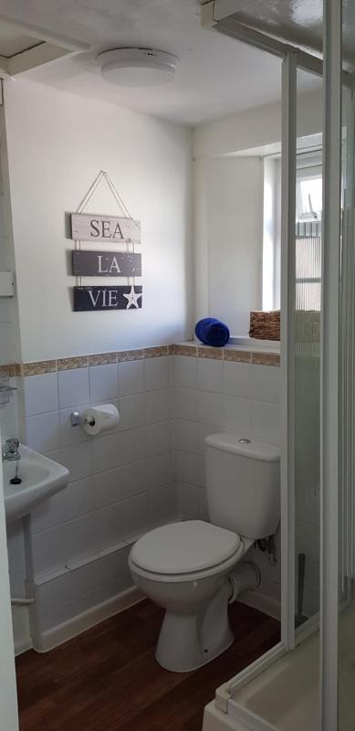 Rose Court Holiday Apartments - image 17