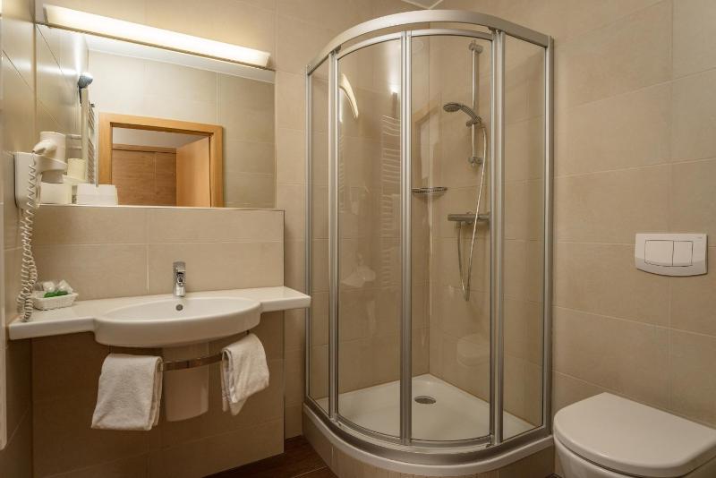 Superior Double Room with Balcony image 2